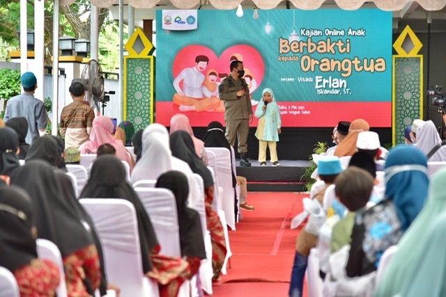 Andi Sudirman dan Keluarga Ikuti Kajian Online Berbakti Kepada Orang Tua